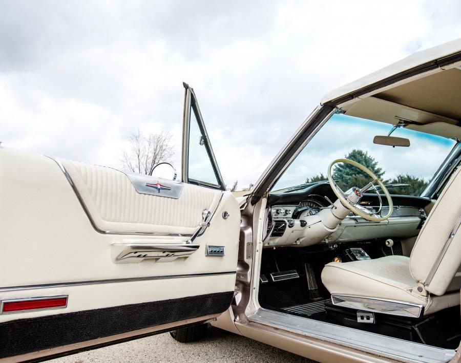 Детали интерьера Chrysler 300L Convertible (AC2-P C45) 1965 года  (фото 21 из 30)